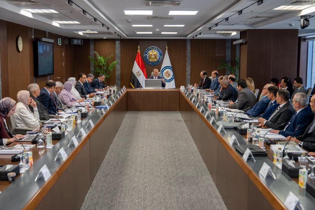 البترول: تنمية الحقول واستعادة مسار الزيادة وتعزيز الاستثمارات